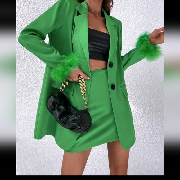 Green blazer and mini skirt set - Picture 5 of 6